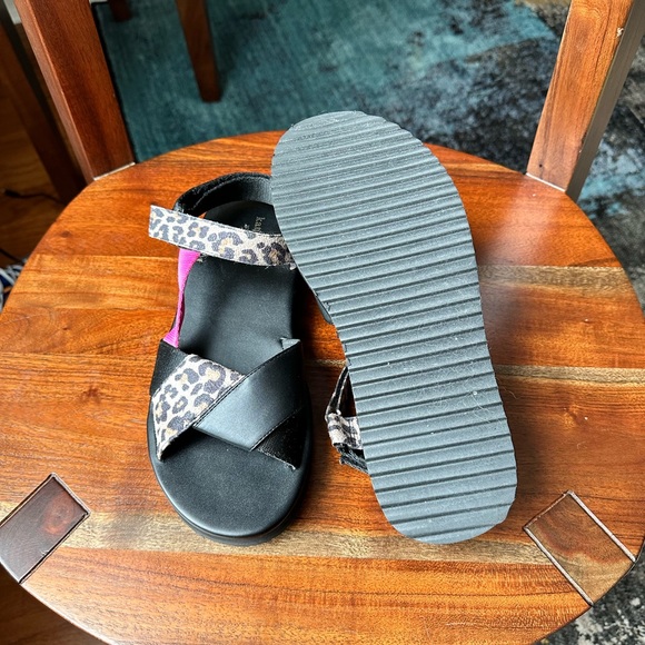 KATE SPADE Dotty Sandal In Taupe/ Black - Picture 12 of 16